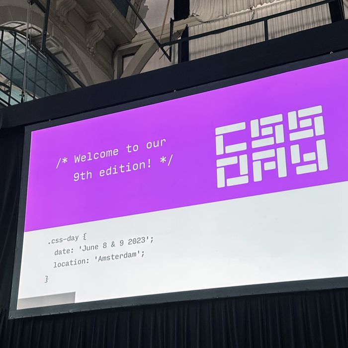 The purple welcome screen for the 9:th edition of CSSDay, 2023, in Amsterdam